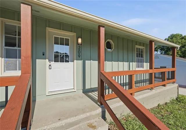 Homes for sale in Leavenworth, KS | 209 Western St, Leavenworth, KS 66048 | MLS# 2630297