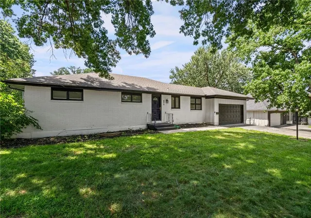 Homes for sale in Raytown, MO | 8819 E 61St St, Raytown, MO 64133 | MLS# 2630300