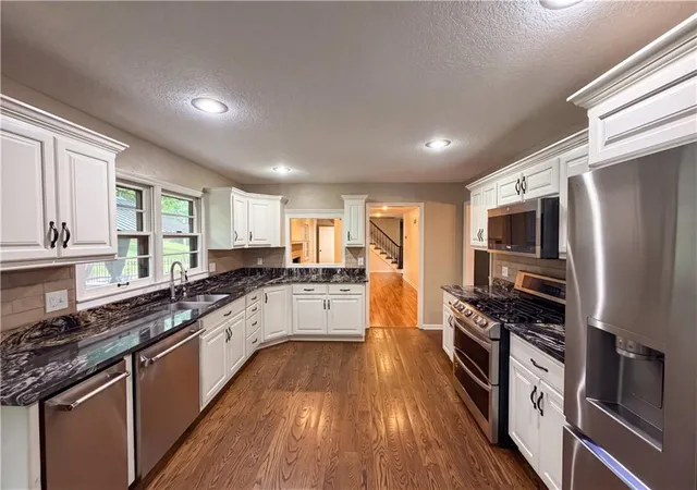 Photo 2 of Single family home for sale at 4321 Nw Briarcliff Ln, Kansas City, MO 64116 | MLS# 2630303 | Listing updated on 2026-10-17
