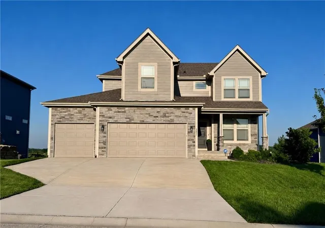 Homes for sale in Leavenworth, KS | 4837 Shady Bend Rd, Leavenworth, KS 66048 | MLS# 2630307