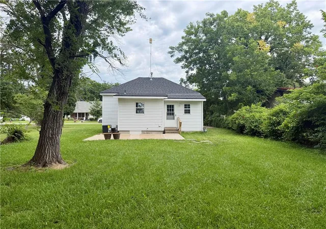 Homes for sale in Rich Hill, MO | 907 E Walnut St, Rich Hill, MO 64779 | MLS# 2630310