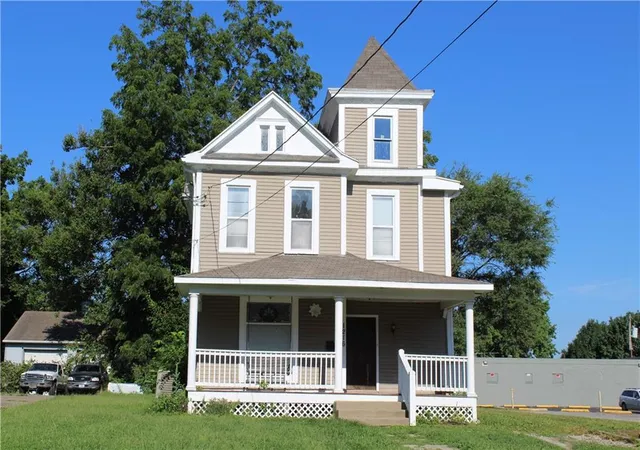 1st image of 1216 S Main St, Independence, MO 64055 | MLS# 2630312