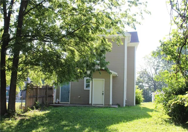 3rd image of 1216 S Main St, Independence, MO 64055 | MLS# 2630312