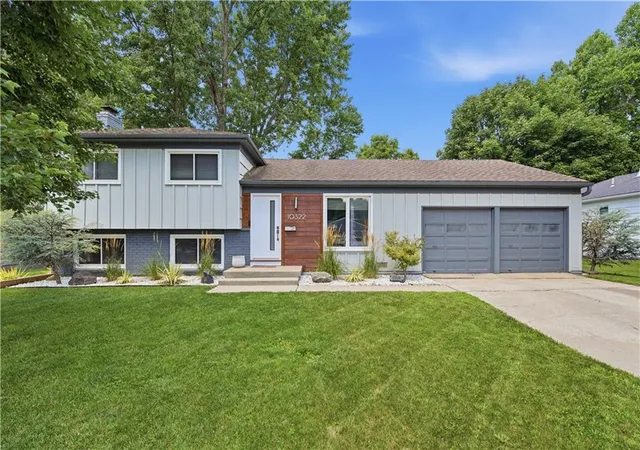 1st image of 10322 Outlook Dr, Overland Park, KS 66207 | MLS# 2630314