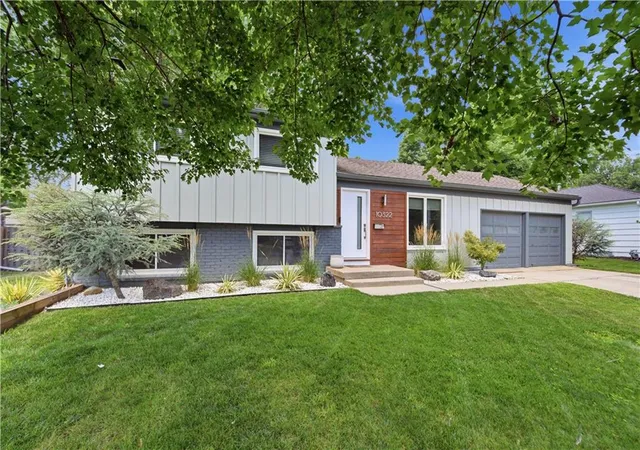 3rd image of 10322 Outlook Dr, Overland Park, KS 66207 | MLS# 2630314