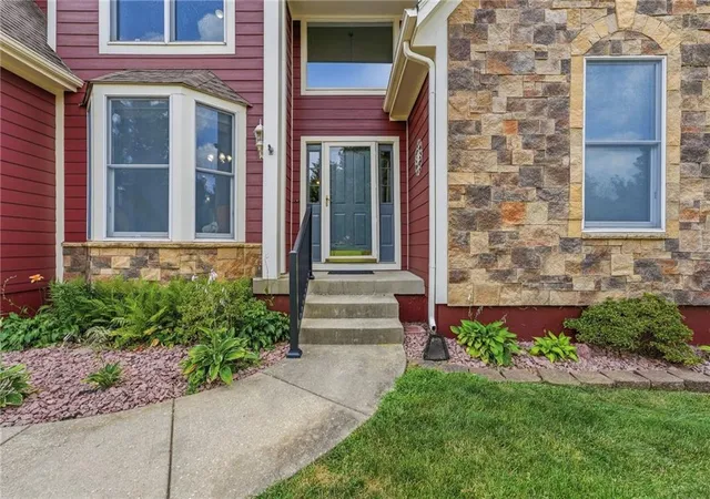 Photo 1 of Sale Pending at 269 N Overlook St, Olathe, KS 66061 | MLS# 2630316 | Listing updated on 2026-09-06
