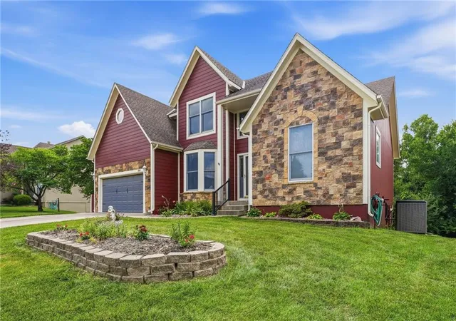 Photo 3 of Sale Pending at 269 N Overlook St, Olathe, KS 66061 | MLS# 2630316 | Listing updated on 2026-09-06