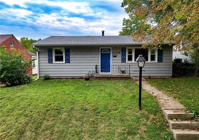 Photo 1 of Sale Pending at 3009 Locust St, St Joseph, MO 64501 | MLS# 2630317 | Listing updated on 2026-08-29