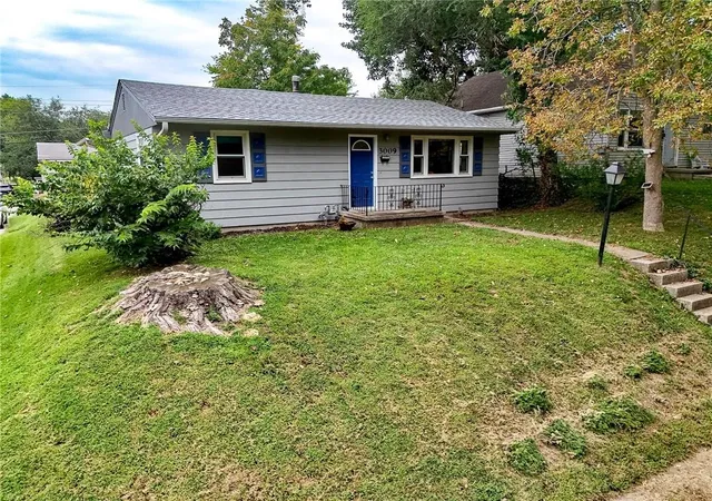 Photo 2 of Sale Pending at 3009 Locust St, St Joseph, MO 64501 | MLS# 2630317 | Listing updated on 2026-08-29
