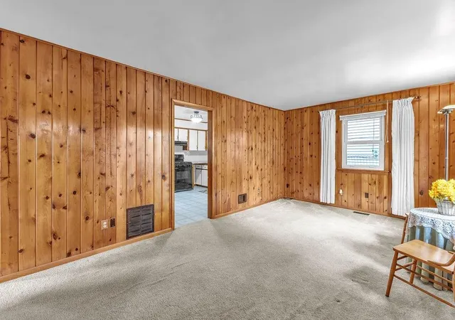 Photo 4 of Sale Pending at 3009 Locust St, St Joseph, MO 64501 | MLS# 2630317 | Listing updated on 2026-08-29