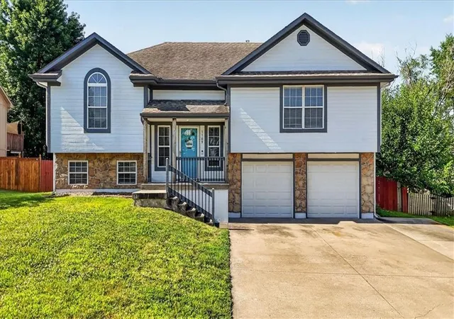 1st image of 1109 White Oak Ct, Raymore, MO 64083 | MLS# 2630318