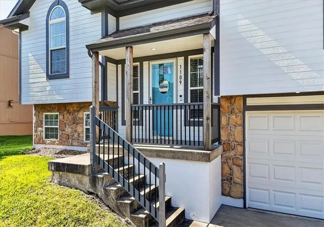 2nd image of 1109 White Oak Ct, Raymore, MO 64083 | MLS# 2630318