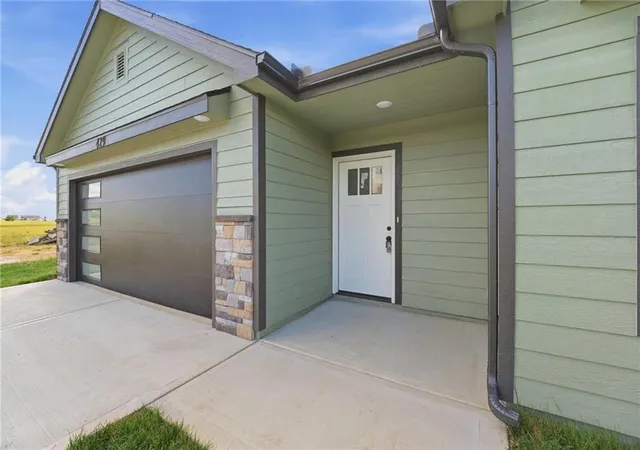 Photo 2 of Single family home for sale at 429 Rockers Dr, Baldwin City, KS 66006 | MLS# 2630320 | Listing updated on 2026-10-08