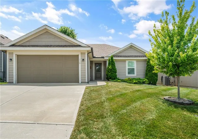 1st image of 116 N Sivley St, Peculiar, MO 64078 | MLS# 2630326