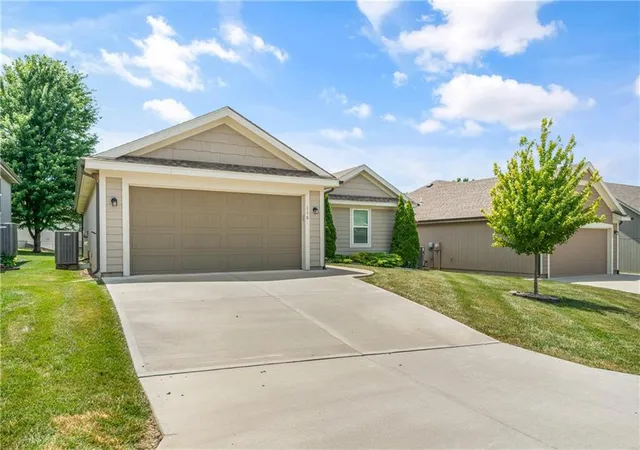 3rd image of 116 N Sivley St, Peculiar, MO 64078 | MLS# 2630326