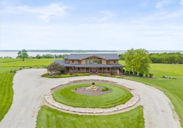 1st image of 521 N 1450th Road, Lawrence, KS 66049 | MLS# 2630336
