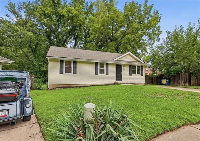 Photo 3 of Single family home for sale at 15 Brooks Ct, Liberty, MO 64068 | MLS# 2630338 | Listing updated on 2026-09-30