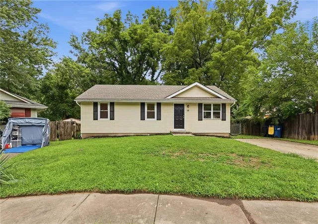 Photo 3 of Single family home for sale at 15 Brooks Ct, Liberty, MO 64068 | MLS# 2630338 | Listing updated on 2026-10-03