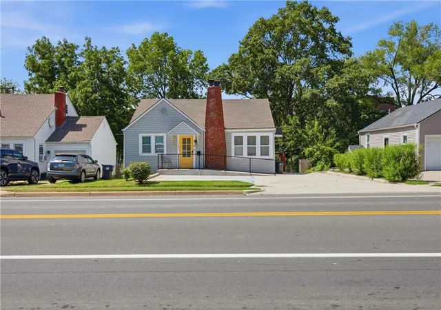 4th image of 102 Sw 2Nd St, Lee's Summit, MO 64063 | MLS# 2630341