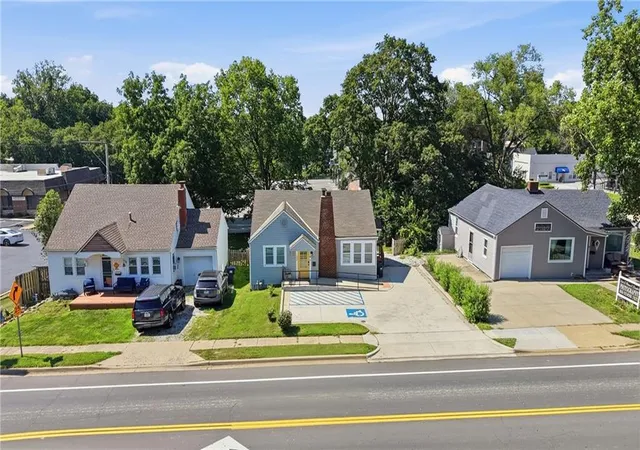5th image of 102 Sw 2Nd St, Lee's Summit, MO 64063 | MLS# 2630341
