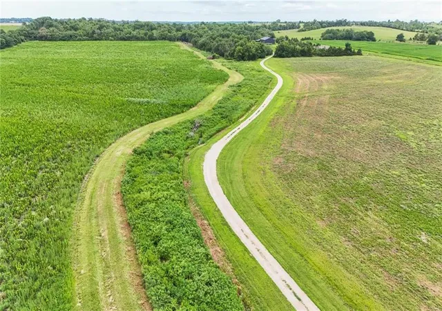 Homes for sale in Ottawa, KS | 2216 Eisenhower Rd, Ottawa, KS 66067 | MLS# 2630343