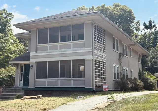 Photo 1 of Sale Pending at 201 W 51st Terrace, Kansas City, MO 64112 | MLS# 2630344 | Listing updated on 2026-09-19