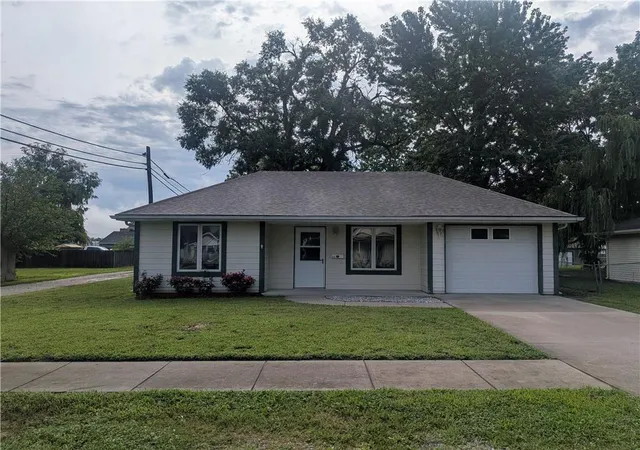 Homes for sale in Odessa, MO | 306 S 4th St, Odessa, MO 64076 | MLS# 2630349