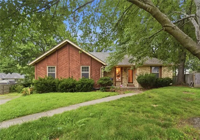 Homes for sale in Blue Springs, MO | 1405 Sw 23rd St, Blue Springs, MO 64015 | MLS# 2630351
