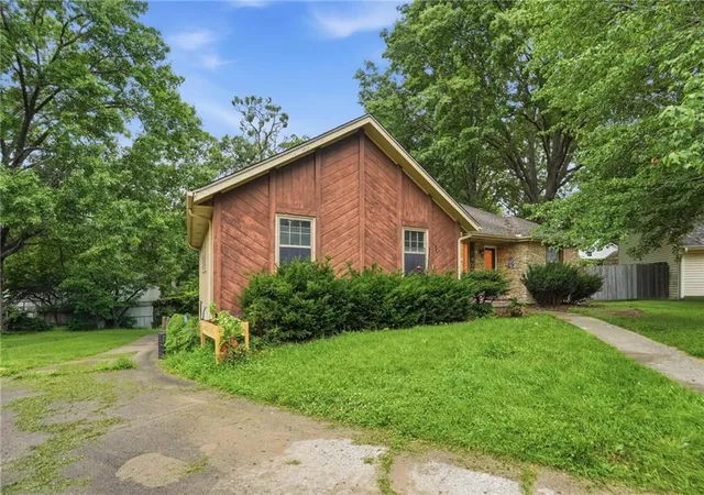 Homes for sale in Blue Springs, MO | 1405 Sw 23rd St, Blue Springs, MO 64015 | MLS# 2630351