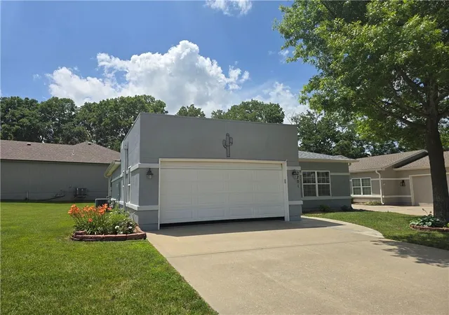 Photo 3 of Single family home for sale at 2701 Ne Sonora Valley Dr, Blue Springs, MO 64014 | MLS# 2630366 | Listing updated on 2026-10-08