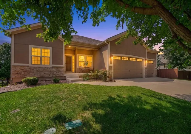 1st image of 18425 W 193 Terrace, Spring Hill, KS 66083 | MLS# 2630367