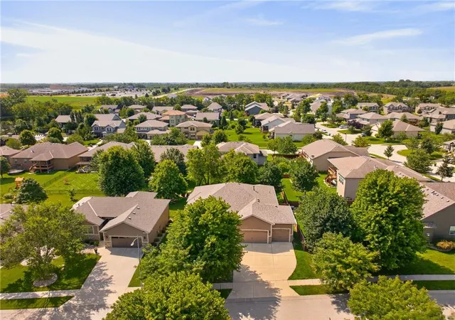3rd image of 18425 W 193 Terrace, Spring Hill, KS 66083 | MLS# 2630367