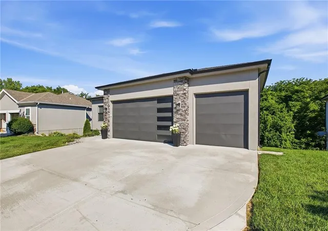 2nd image of 312 Cold Water Ln, Raymore, MO 64083 | MLS# 2630370