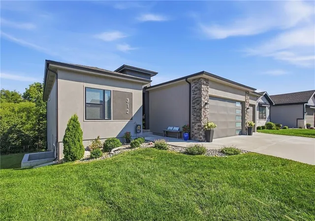 3rd image of 312 Cold Water Ln, Raymore, MO 64083 | MLS# 2630370