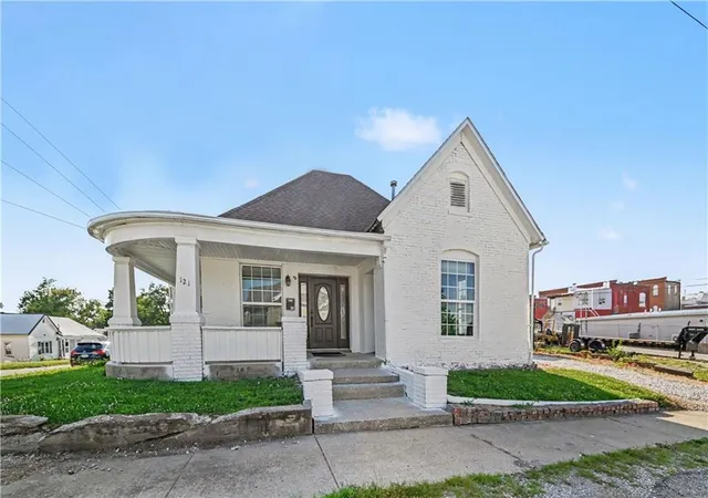 3rd image of 121 S Water St, Milan, MO 63556 | MLS# 2630377