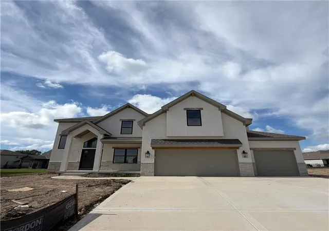 Photo 1 of Single family home for sale at 2334 Foxtail Dr, Kearney, MO 64060 | MLS# 2630379 | Listing updated on 2026-09-28
