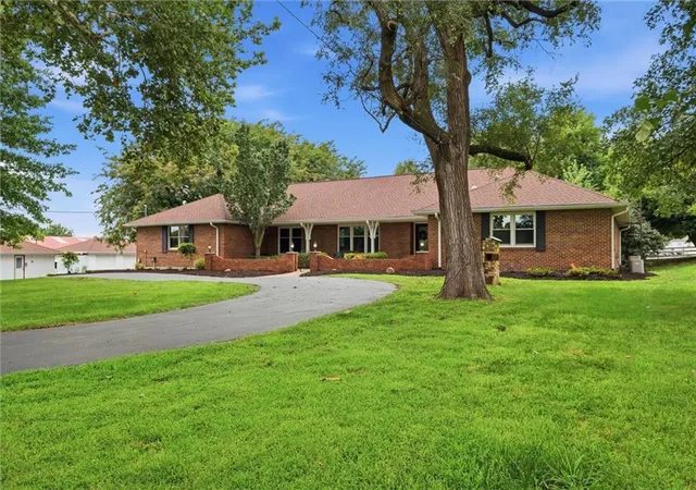 2nd image of 12444 Leavenworth Rd, Kansas City, KS 66109 | MLS# 2630380