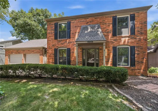 Homes for sale in Lenexa, KS | 8009 Hallet St, Lenexa, KS 66215 | MLS# 2630387