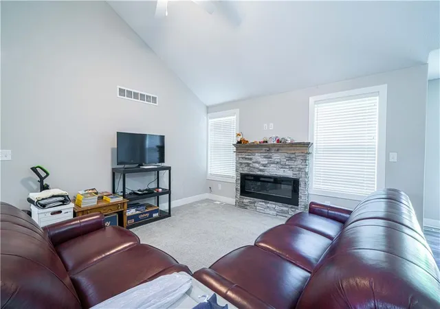 4th image of 5313 Crystal Dr, St Joseph, MO 64503 | MLS# 2630388