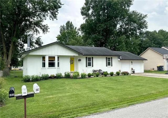 Photo 1 of Single family home for sale at 105 Broadway St, Grain Valley, MO 64029 | MLS# 2630395 | Listing updated on 2026-08-26