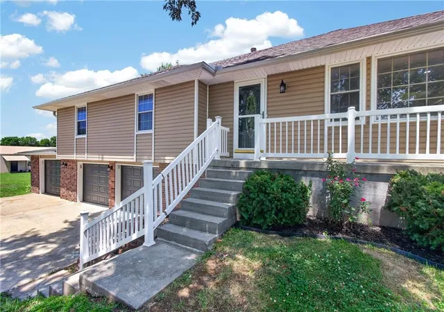 3rd image of 10508 E 241St Ter Ter, Peculiar, MO 64078 | MLS# 2630396