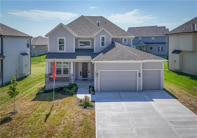 Homes for sale in Shawnee, KS | 6003 Apache Dr, Shawnee, KS 66226 | MLS# 2630410