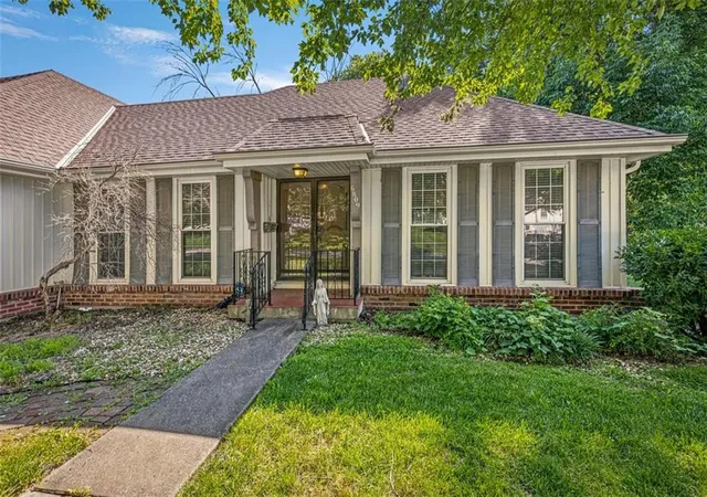 Homes for sale in Gladstone, MO | 6809 N Agnes Ave, Gladstone, MO 64119 | MLS# 2630413