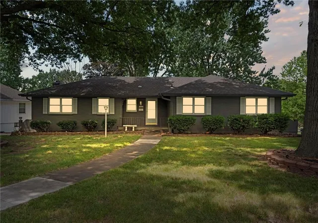 Photo 3 of Single family home for sale at 6100 Englewood Ave, Raytown, MO 64133 | MLS# 2630416 | Listing updated on 2026-09-14