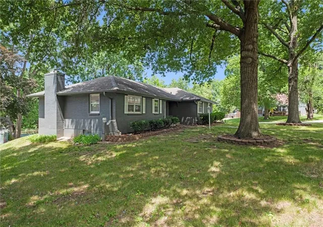 Homes for sale in Raytown, MO | 6100 Englewood Ave, Raytown, MO 64133 | MLS# 2630416