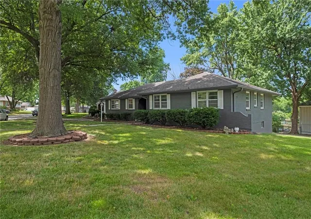 Homes for sale in Raytown, MO | 6100 Englewood Ave, Raytown, MO 64133 | MLS# 2630416