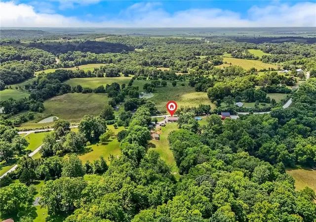 Photo 4 of Single family home for sale at 11026 Shach Crk Rd, Excelsior Springs, MO 64024 | MLS# 2630422 | Listing updated on 2026-08-27