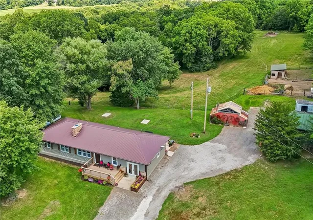 Photo 5 of Single family home for sale at 11026 Shach Crk Rd, Excelsior Springs, MO 64024 | MLS# 2630422 | Listing updated on 2026-08-27