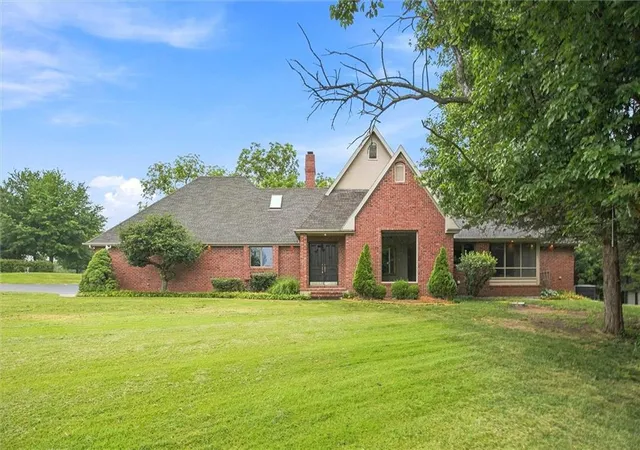 1st image of 2530 Greenwood Dr, Ottawa, KS 66067 | MLS# 2630424