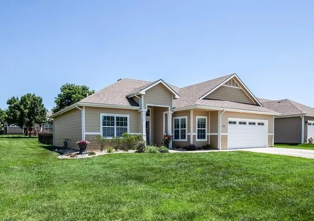 Homes for sale in Ottawa, KS | 1721 S Willow St, Ottawa, KS 66067 | MLS# 2630430